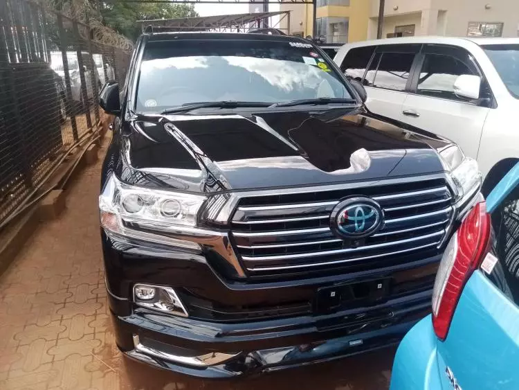 Toyota Landcruiser  V8
