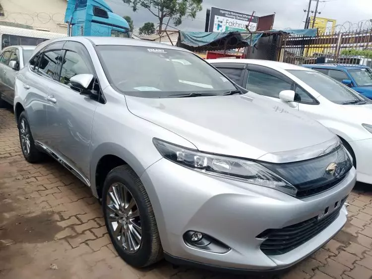 Toyota Harrier hybrid 
