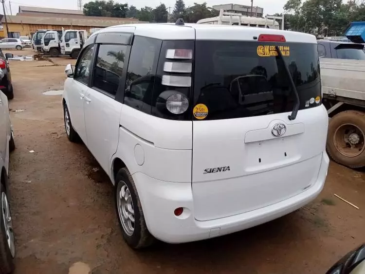 Toyota Sienta