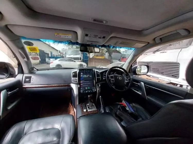 Toyota Landcruiser  V8
