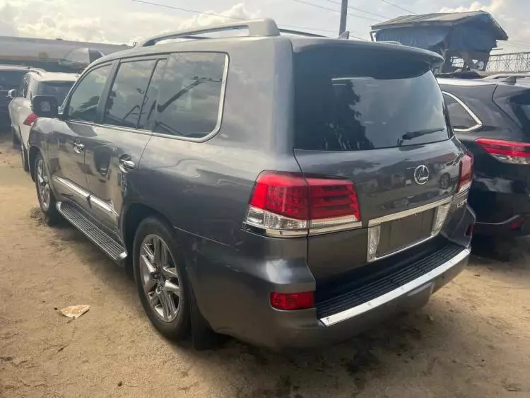 Lexus LX 570