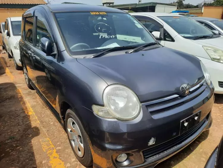 Toyota Sienta