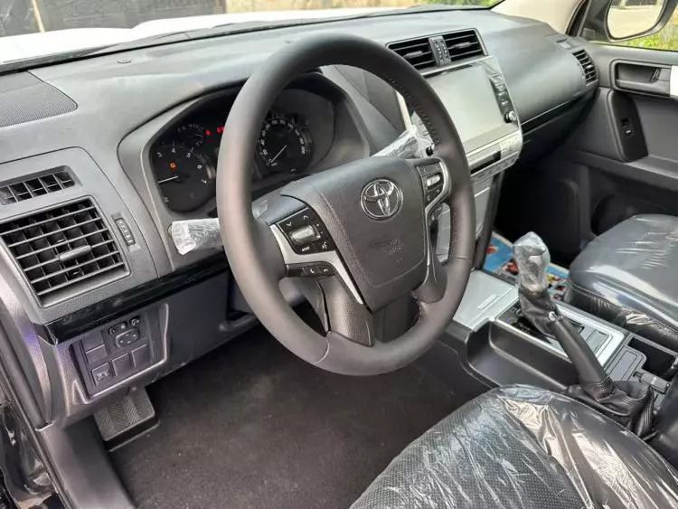 Toyota  Land Cruiser VXR V8