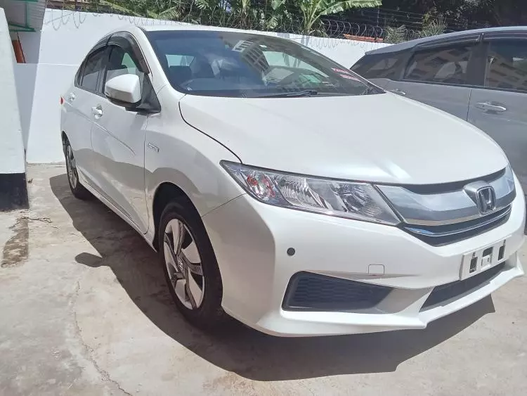 Honda Grace Hybrid