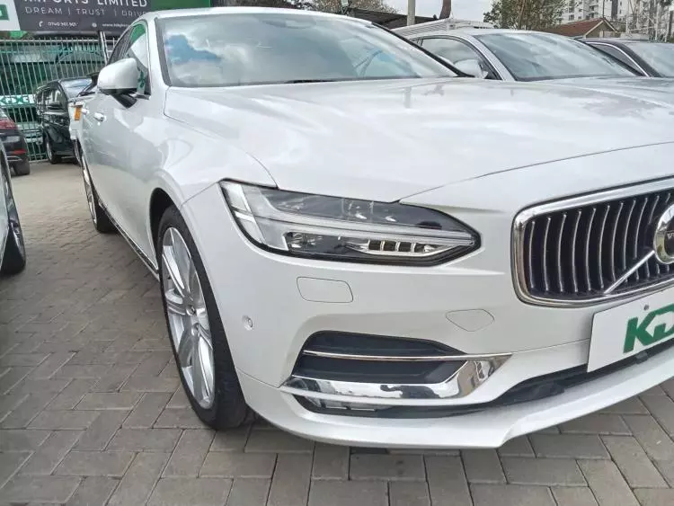 Volvo S90