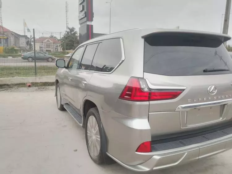 Lexus LX 570