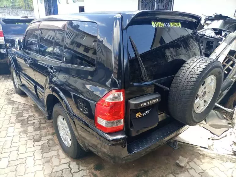 Mitsubishi Pajero Exceed 