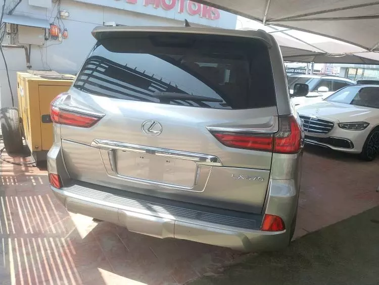 Lexus LX 570