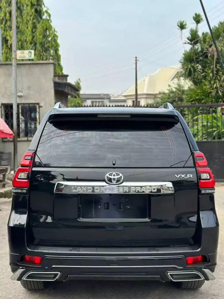 Toyota  Land Cruiser VXR V8