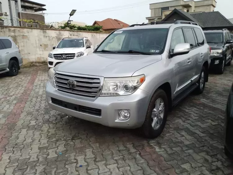 Toyota Land Cruiser V8