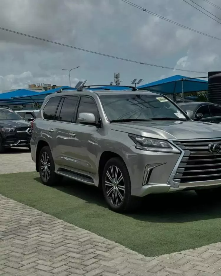 Lexus LX 570