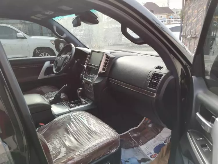 Toyota Land Cruiser V8