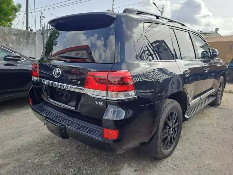 Toyota Landcruiser  V8