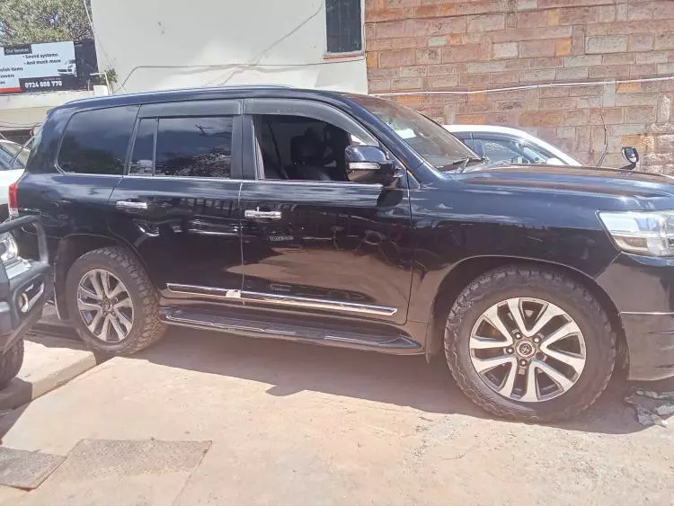 Toyota Land Cruiser V8