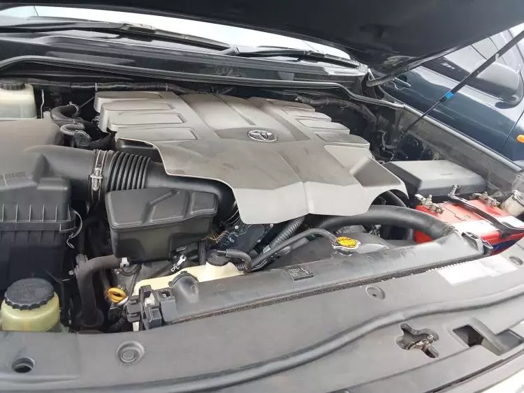 Toyota Land Cruiser V8