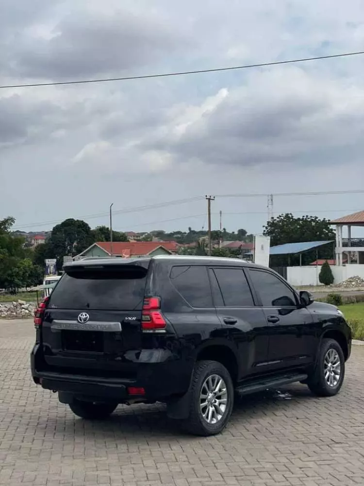Toyota Land Cruiser Prado VX.L