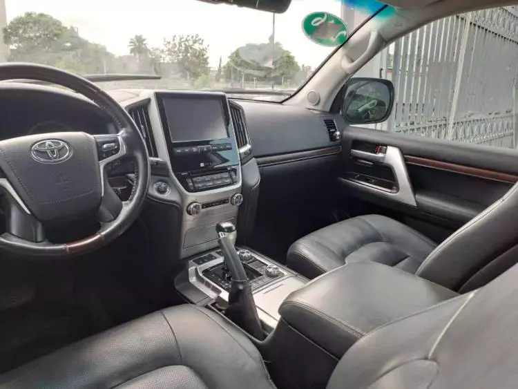 Toyota Landcruiser  V8