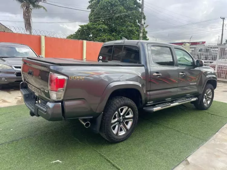 Toyota Tacoma