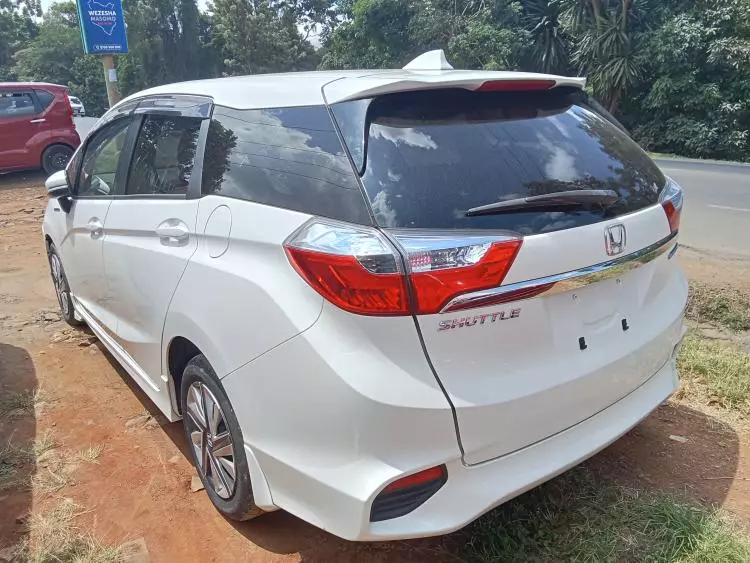Honda Fit shuttle hybrid