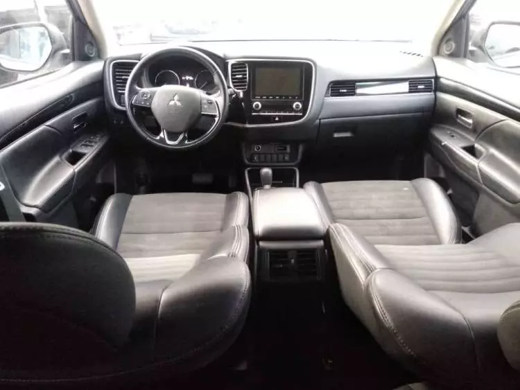 Mitsubishi OUTLANDER