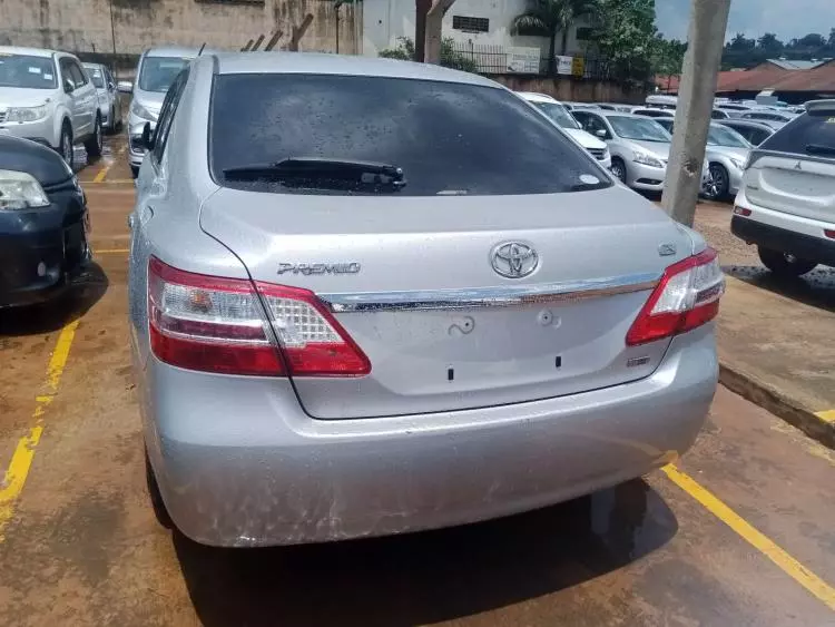 Toyota Premio