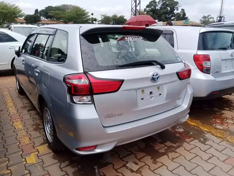 Toyota Fielder hybrid