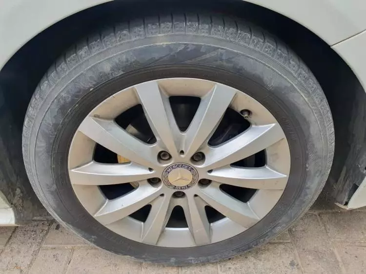 Mercedes-Benz B 180