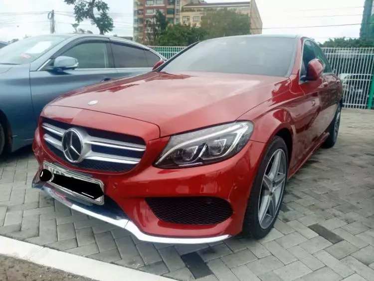 Mercedes-Benz C200