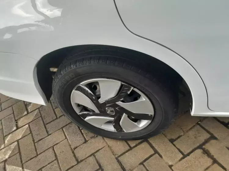 Honda Fit shuttle hybrid