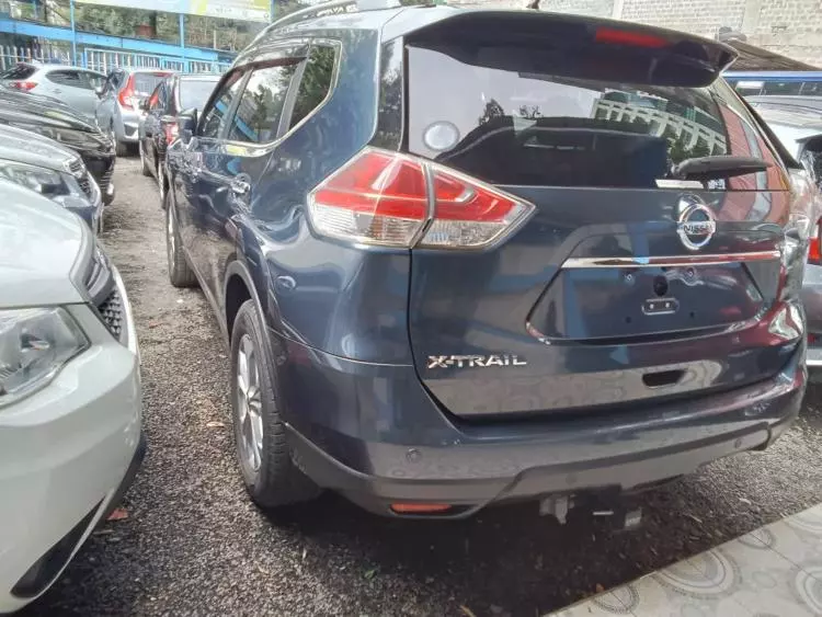 Nissan X-TRAIL