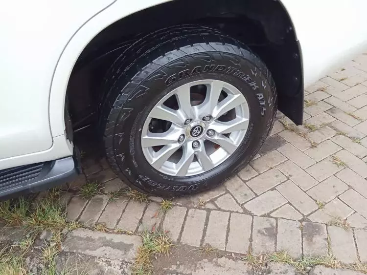 Toyota Land Cruiser V8