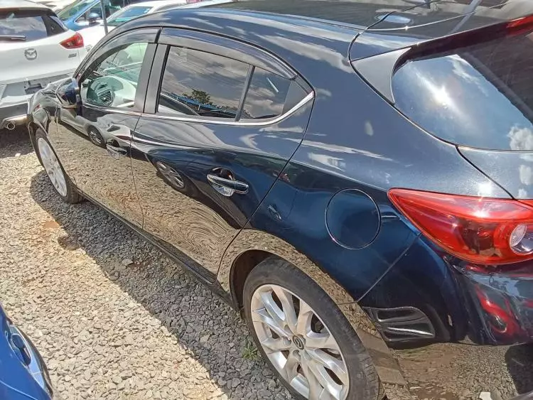 Mazda Axela 