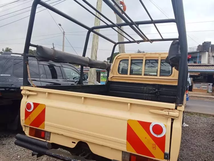Toyota Land Cruiser 79 Single Cabin