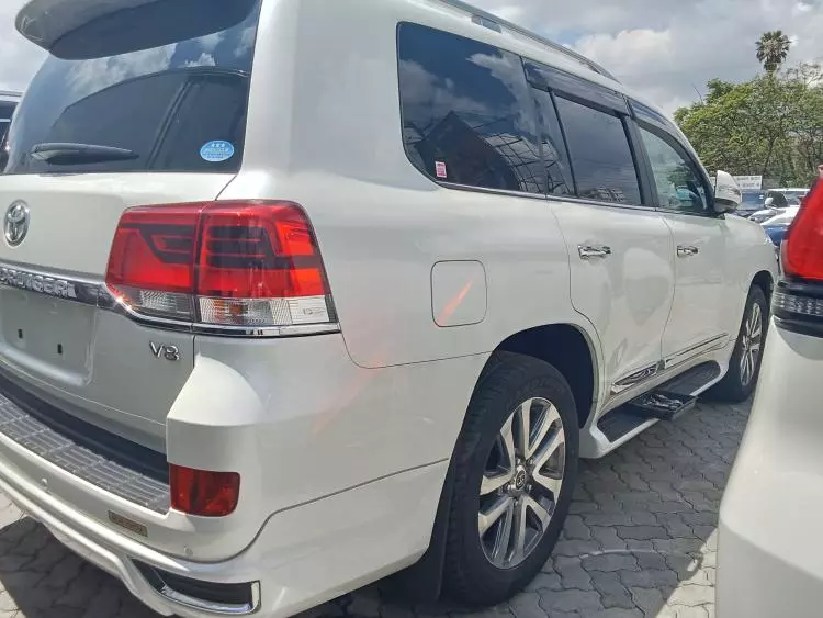 Toyota Landcruiser  V8