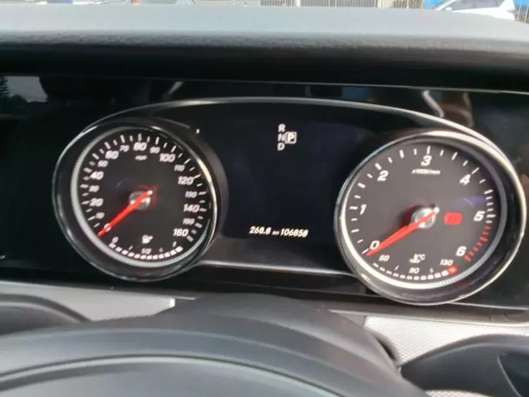 Mercedes-Benz E 220
