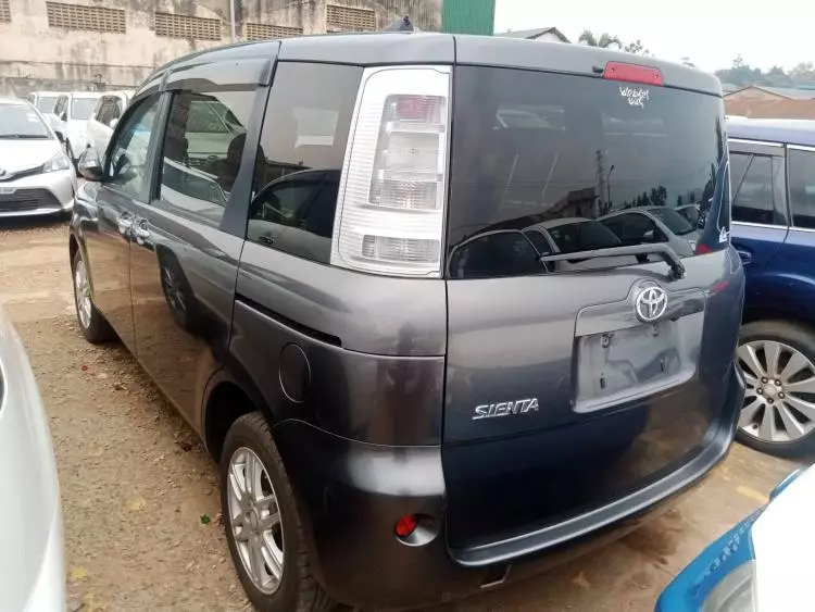 Toyota Sienta