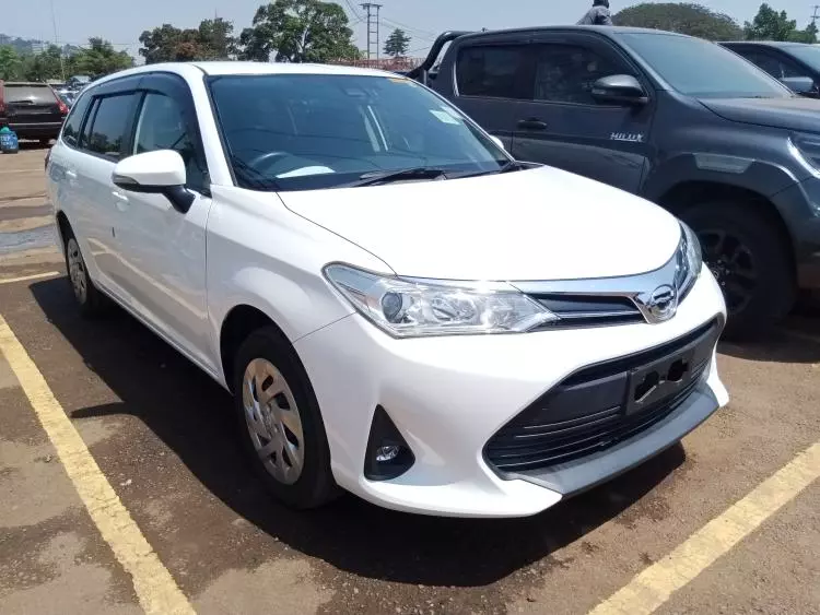 Toyota Fielder 