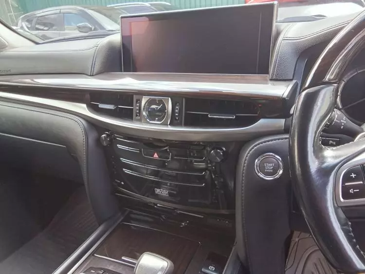 Lexus LX 570