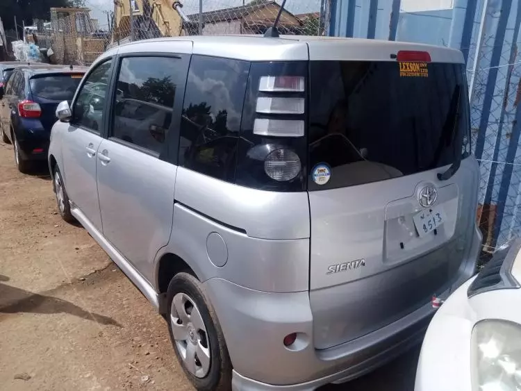 Toyota Sienta