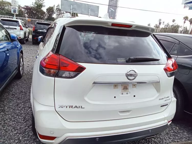 Nissan X-TRAIL