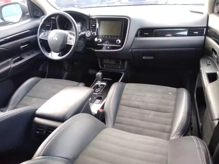 Mitsubishi OUTLANDER