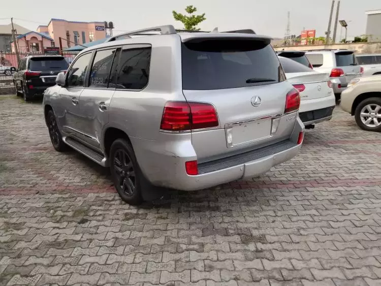 Lexus LX 570