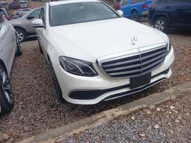 Mercedes-Benz E 300