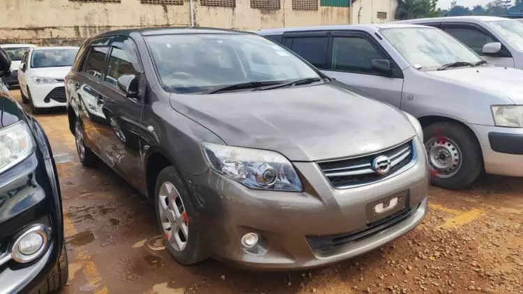 Toyota Fielder 