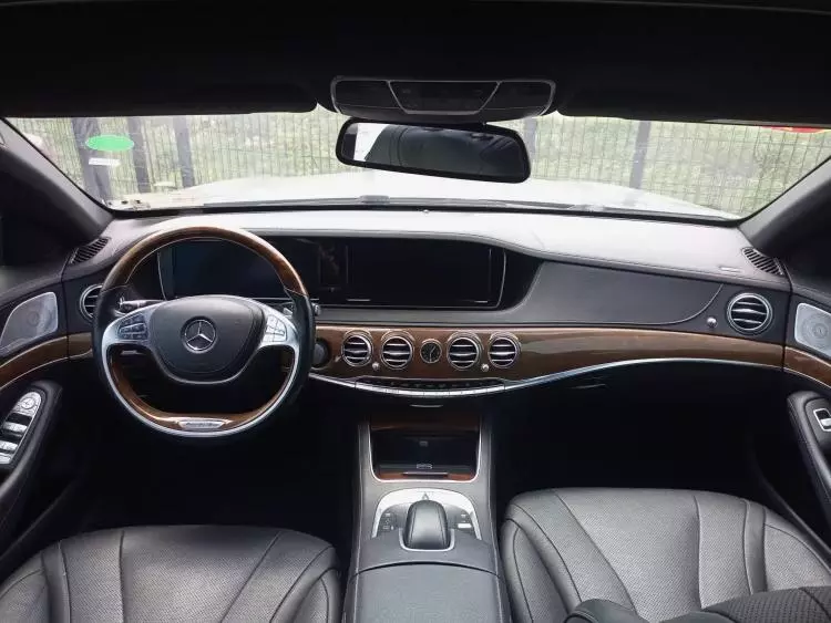 Mercedes-Benz S 550
