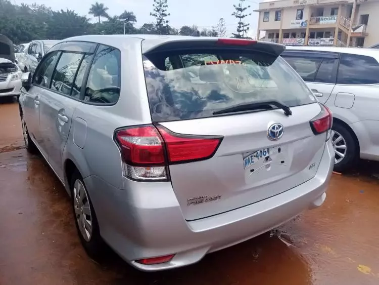 Toyota Fielder hybrid