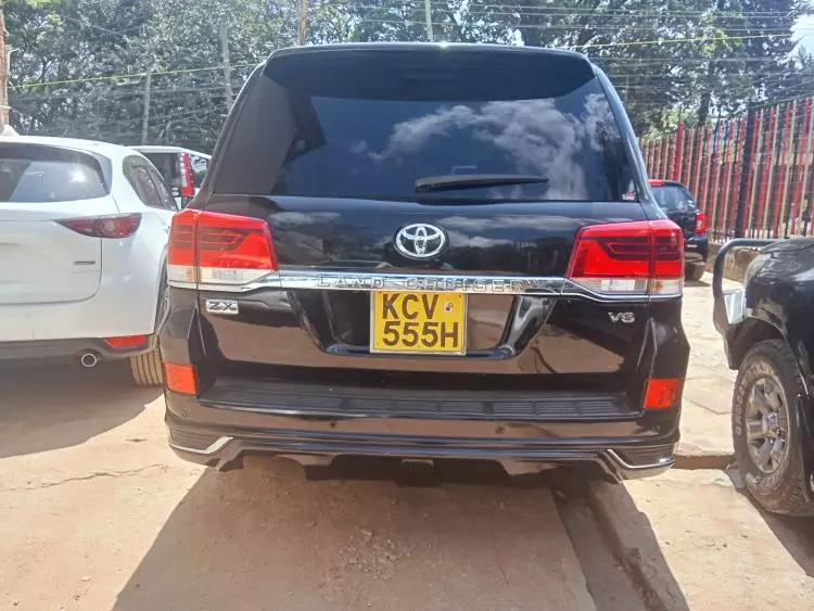 Toyota Land Cruiser V8
