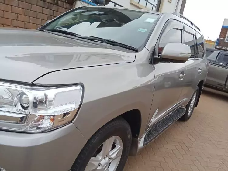 Toyota Landcruiser  V8