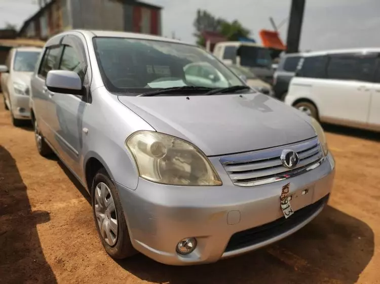 Toyota Raum 