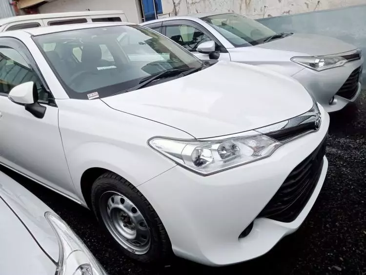 Toyota Axio hybrid 